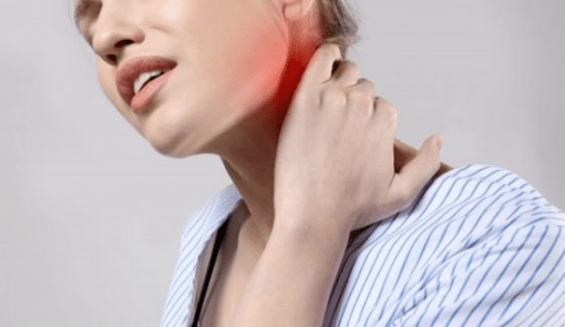 With osteochondrose, the pain in the neck and shoulders appear