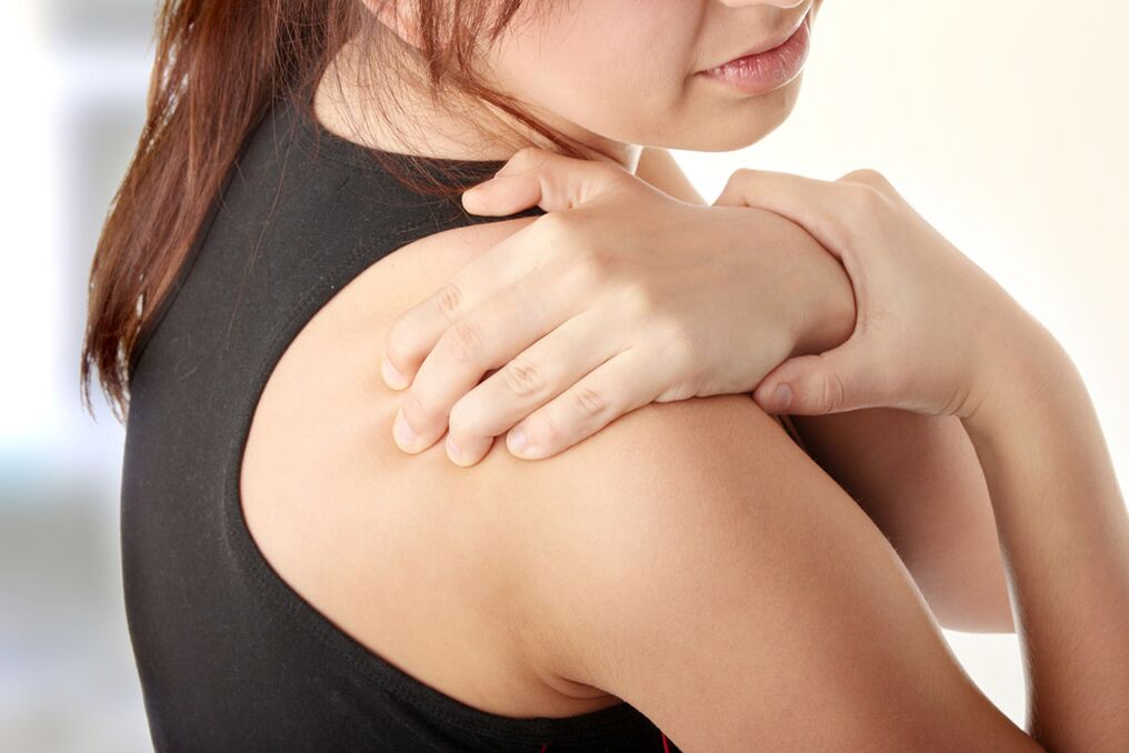 Cervical osteochondrosis can be accompanied by pain in the shoulder